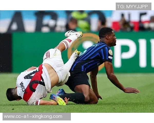 马伦谈与邓弗里斯默契配合称共同训练已久助力球队表现