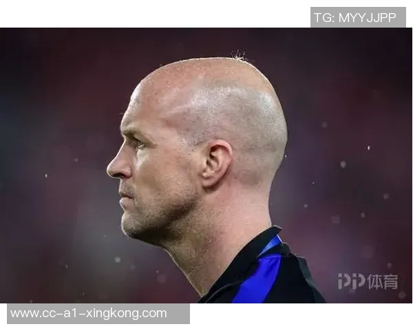 小克鲁伊夫谈巴萨未签安东尼原因荷甲球员表现不佳或影响投资回报